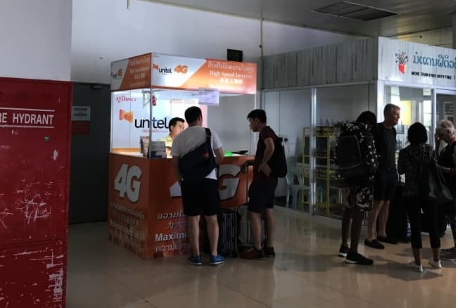 Comprar tarjeta SIM Unitel en el aeropuerto de Wattay